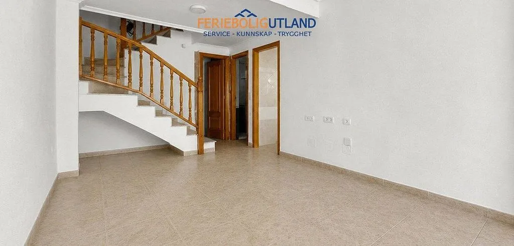 Entrée - Terraced Semi-Detached with Pool in Cabo Roig