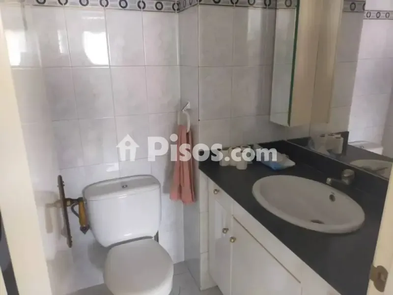 Bathrooms - Spacious Flat Near Beach in Palamós