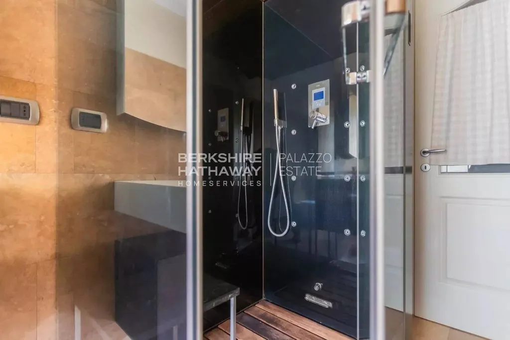 Salles de bain - Lake View Villa with Garden in Tremezzina