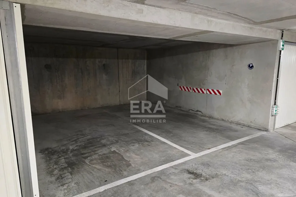 Garage - Deux Places de Parking en Sous-Sol à Saint-Laurent-du-Var