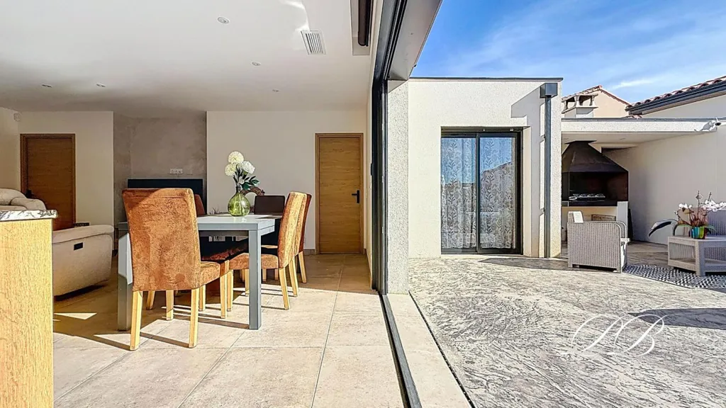 Terrass - Contemporary House with Pool in Ortaffa