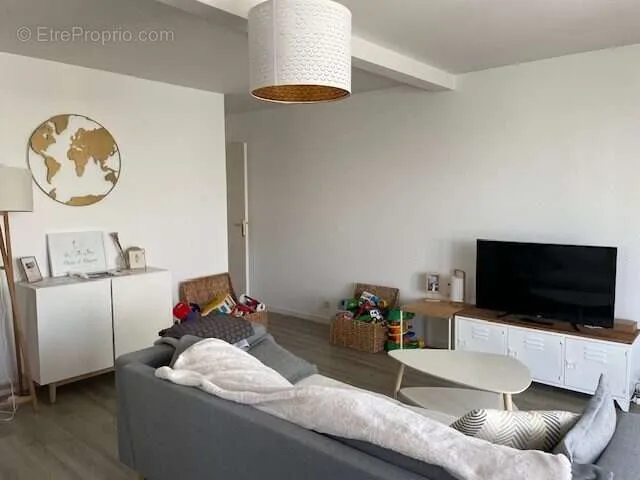 Elutuba - 3-Bed Flat with West Terrace in Vannes
