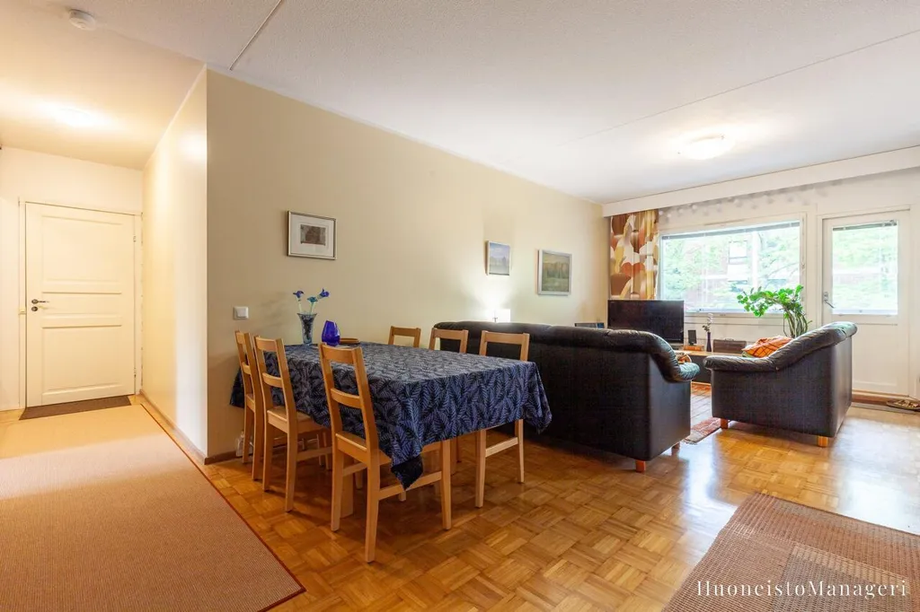 Living Room - Spacious 3-Bedroom Flat with Balcony in Olari, Espoo