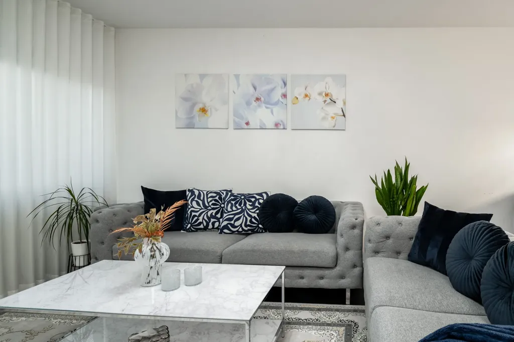 Séjour - Renovated Two-Bedroom Flat with Balcony in Gävleborg