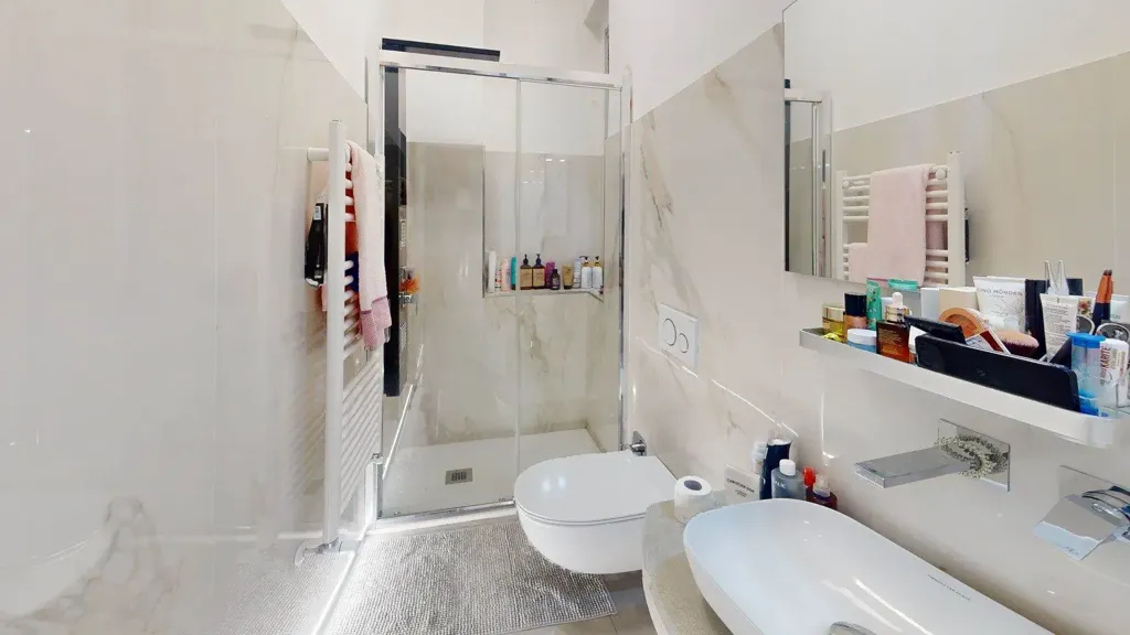 Salles de bain - Ground Floor Apartment with Balcony in Florence
