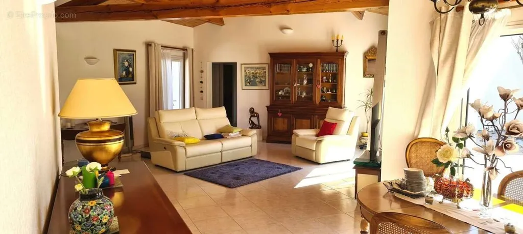 Soggiorno - Villa with South-Facing Terrace in Perigny