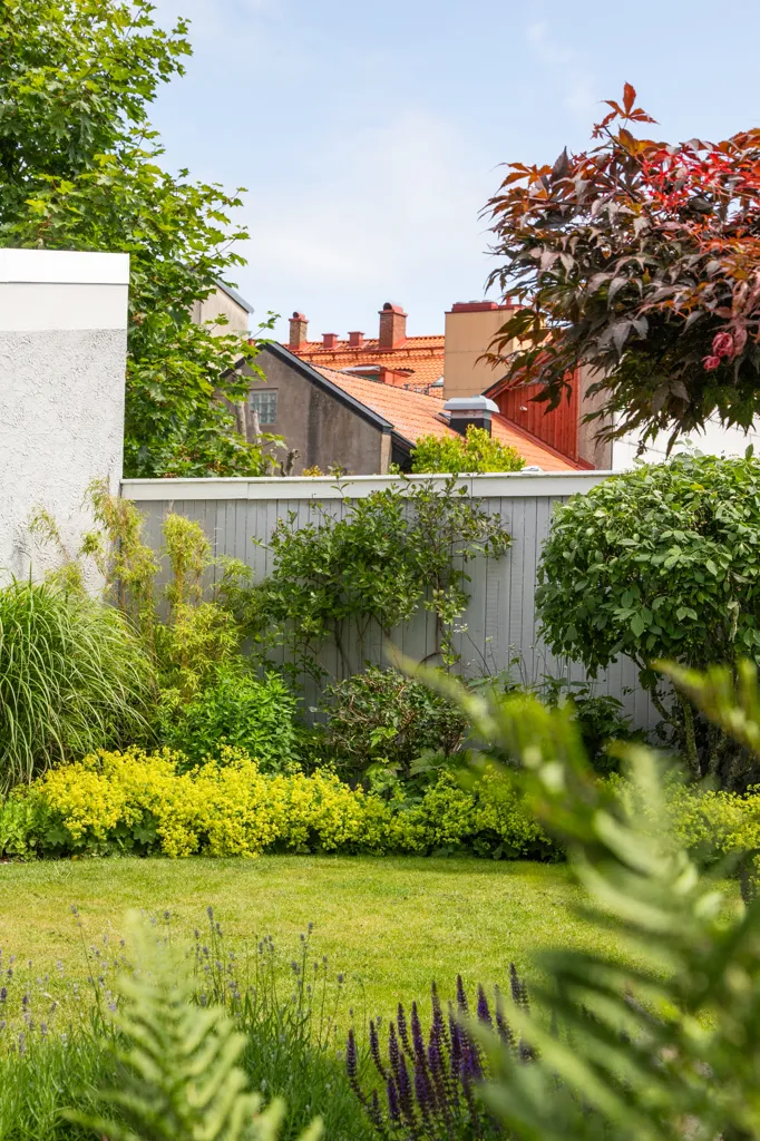 Jardin - City Villa with Garden Oasis in Central Location