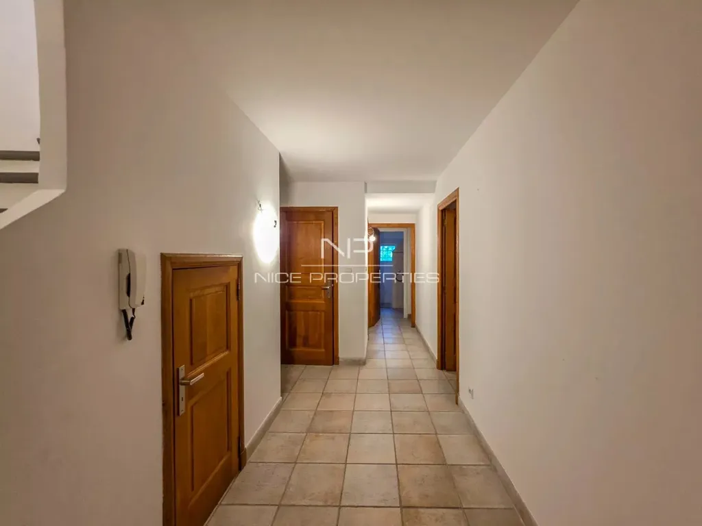 Entrée - Villa avec Vue Montagne et Piscine à Giraud