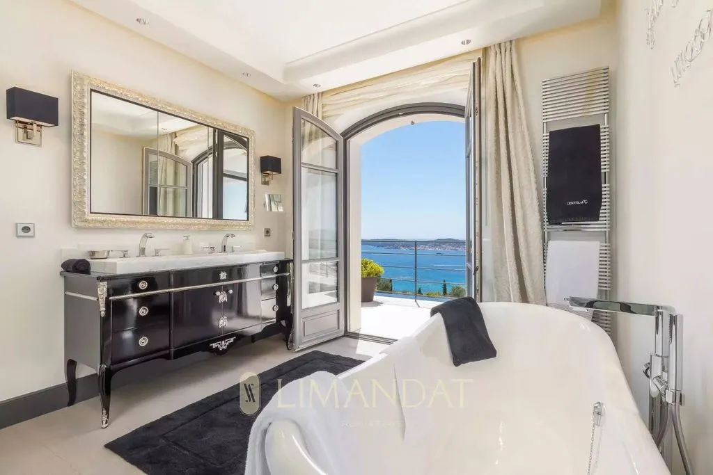 Vannitoad - Luxury Villa with Sea View in Grimaud