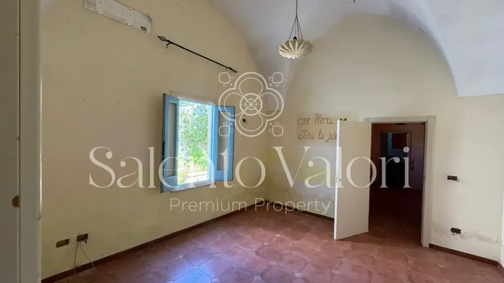 Pièces - Historic Villa with Garden in Taviano