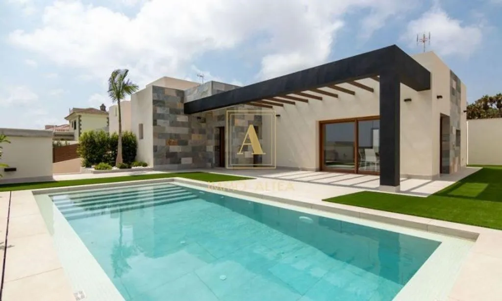 Piscine - New Villa with Private Pool in Los Altos