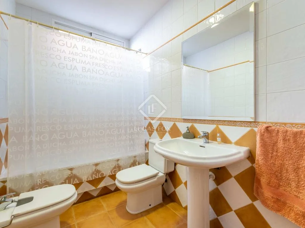 Vannitoad - Luxury Villa with Pool and Mountain View in Alicante