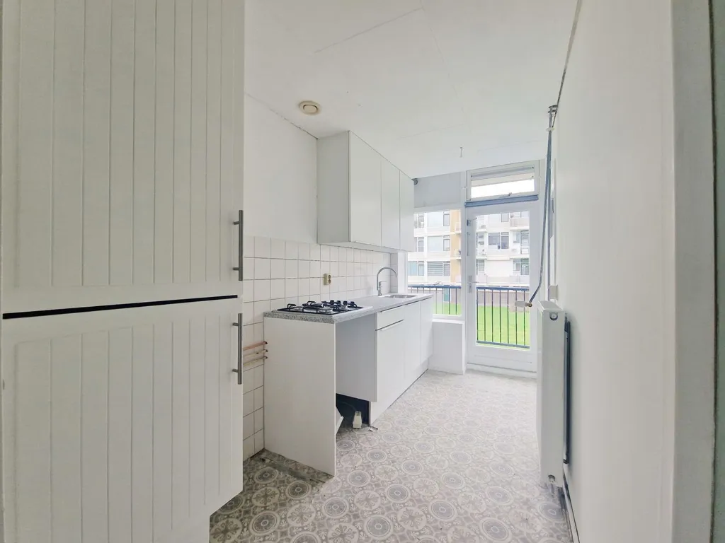 Köök - 3-Bedroom Apartment with Balcony in Charlois