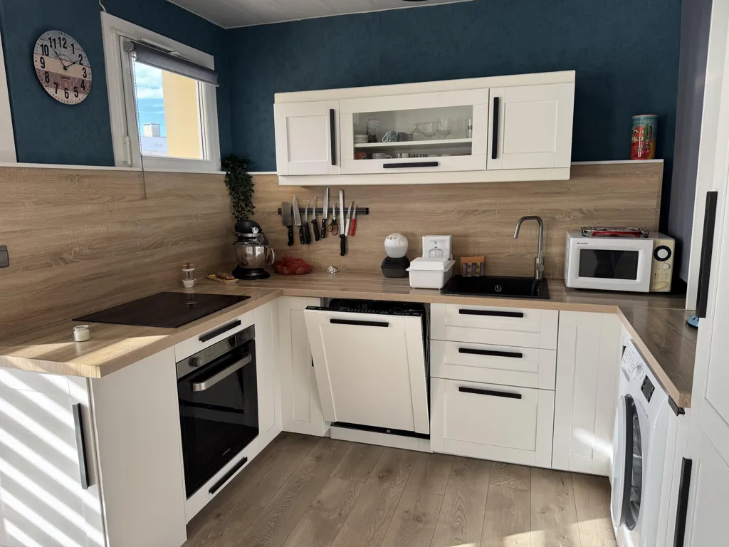 Köök - Renovated 2-Bed Flat with Balcony in Grau-du-Roi