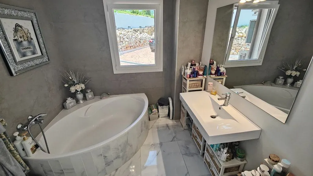 Vannitoad - Chalet with Sea View and Pool in Cap Martí
