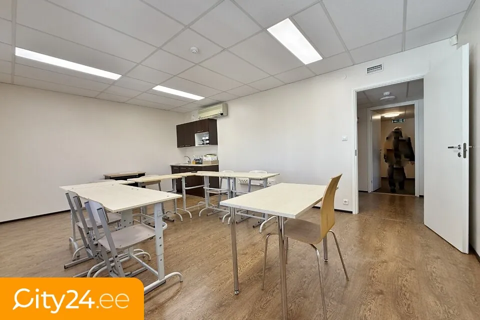 Kabinet - Office with Kitchenette in Central Courtyard