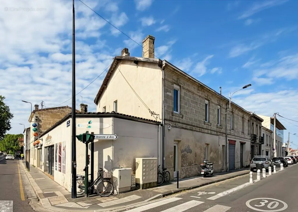 Exterior - Mixed-Use Building with Commercial Space in Bordeaux