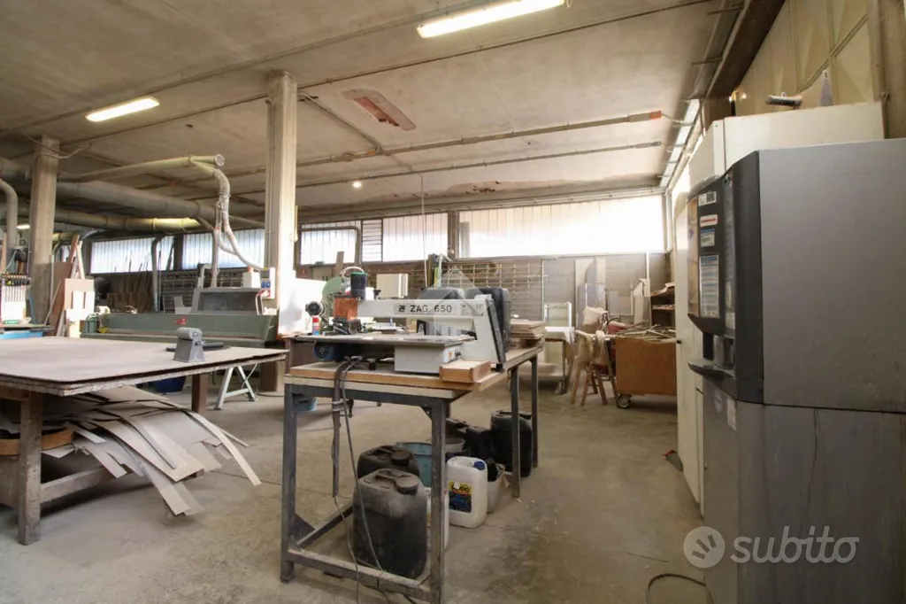 Buanderie - Warehouse with Office Space in Madone