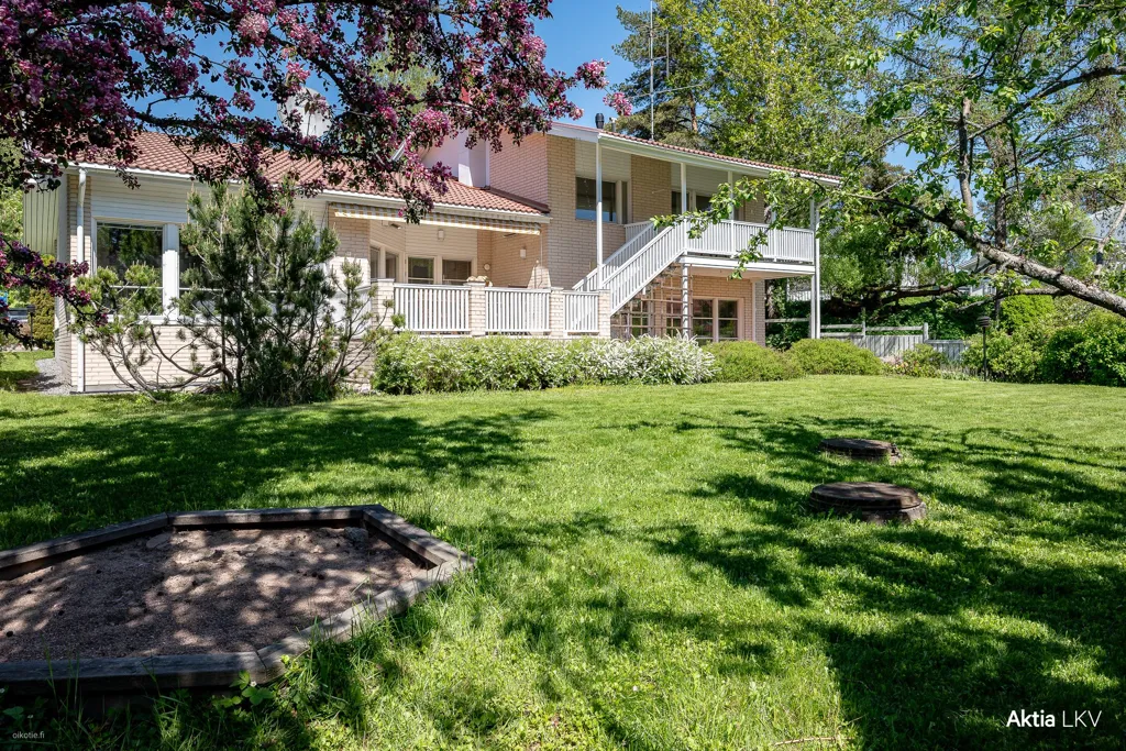 Giardino - Detached House with Pool in Ravals, Kirkkonummi