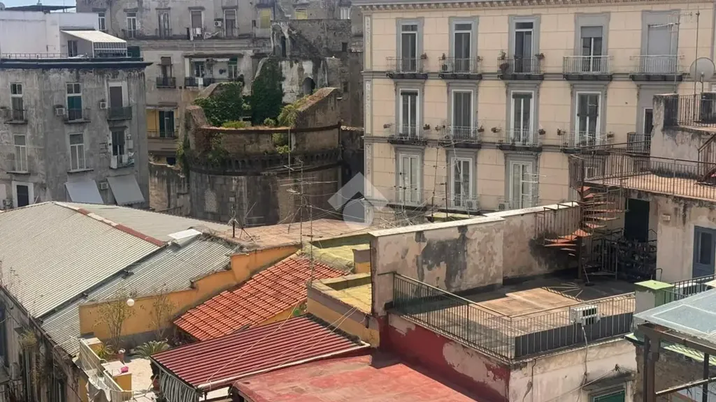 Balcon - Multistorey Apartment with Central Location in Naples