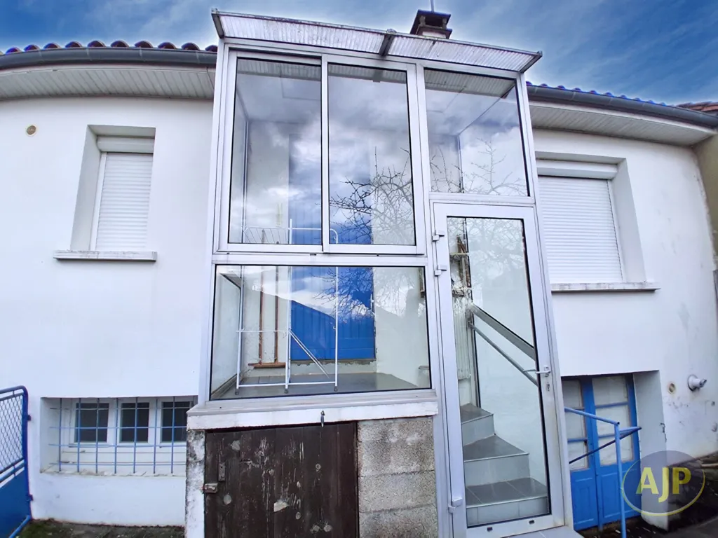 Välivaade - 3-Bedroom House with Garden in Saintes Rive Droite