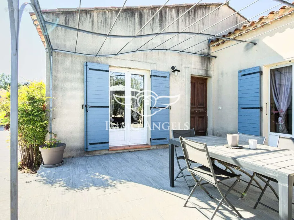 Terrace - Ground Floor House with Pool in Quiet Area