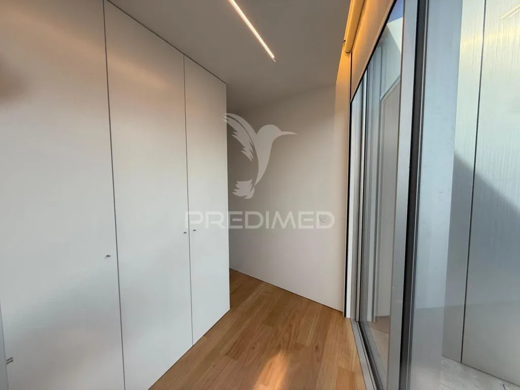 Esik - Duplex Apartment with Terrace in Trofa Centre