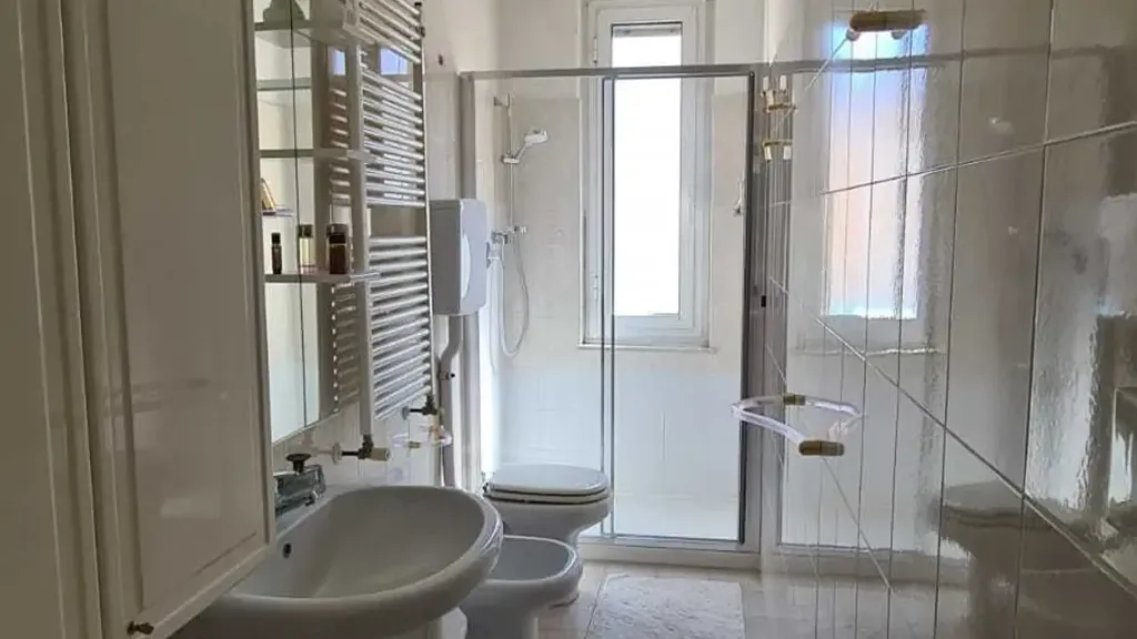 Salles de bain - Seafront Studio with Balcony in Alassio