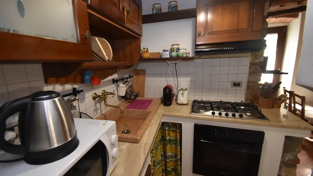 Köök - Tuscan-Style Apartment in Historic Centre, Rosignano Marittimo