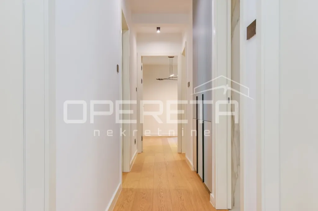 Entrée - 4-Room Apartment with Cathedral View in Centar