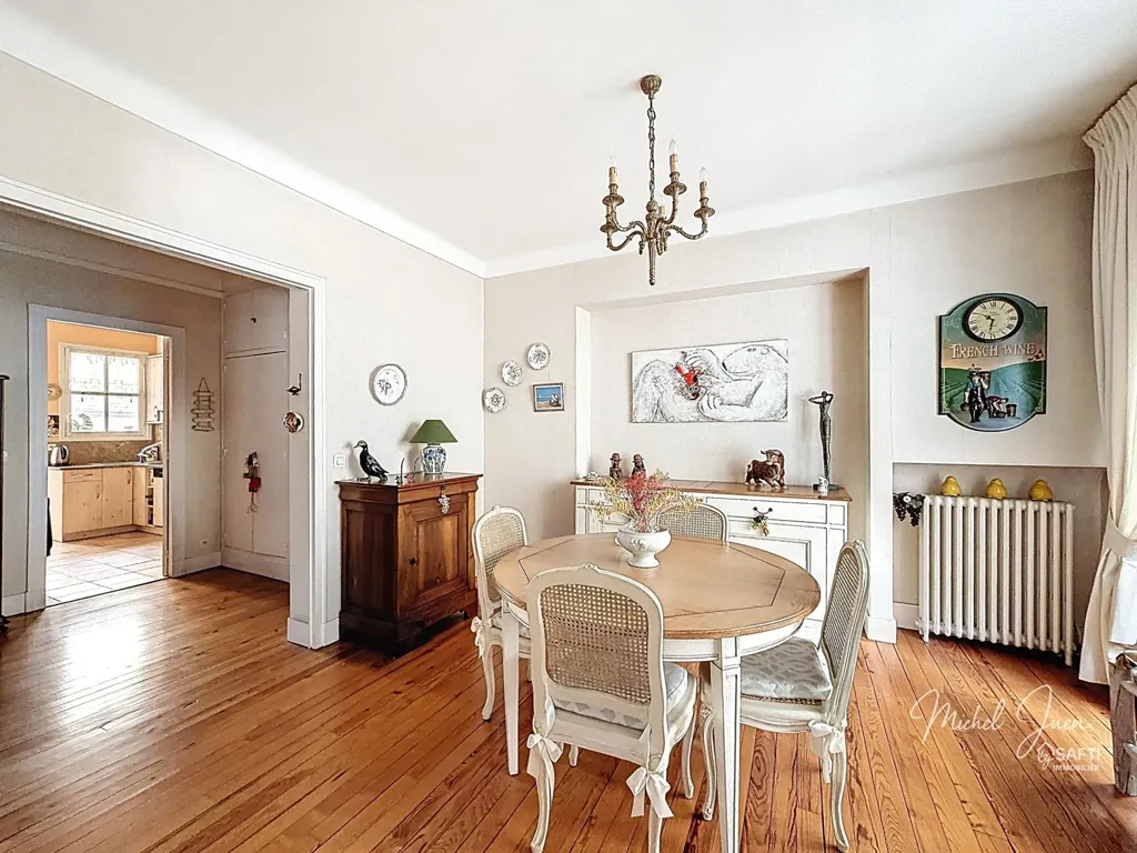Söögituba - Art Deco Apartment with Balcony in Biarritz