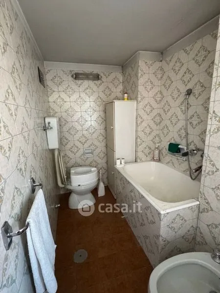 Salles de bain - Spacious Apartment with Balcony in Vigliano Biellese