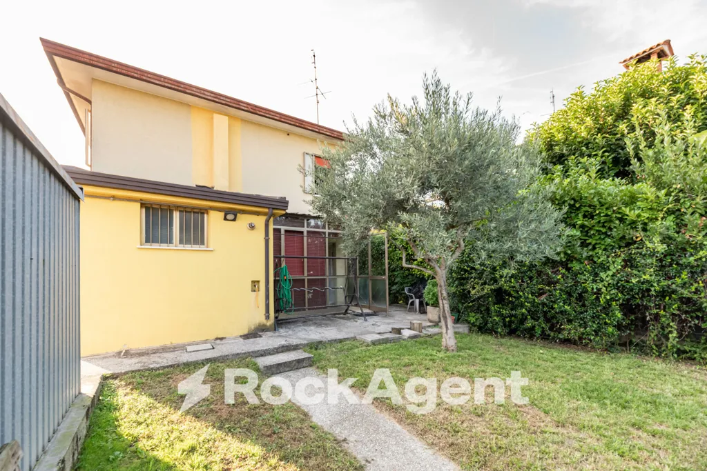 Garden - Detached Villa with Garden in Abano Terme