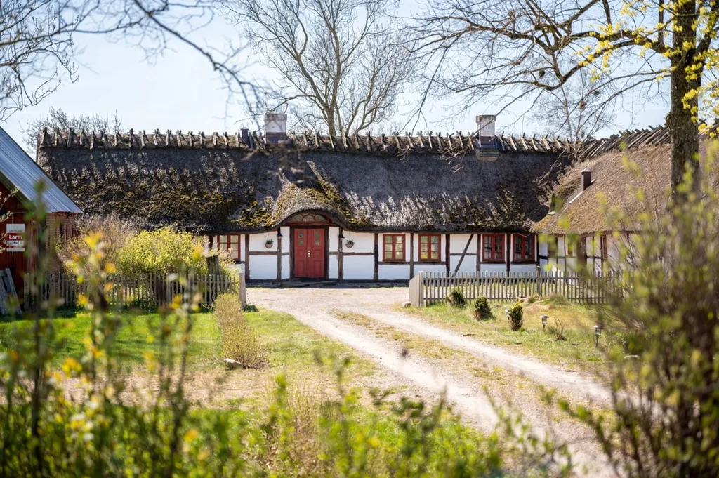 Välivaade - Historic Cross-Vaulted Farmhouse with Restaurant in Halland