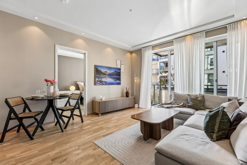 Elutuba - 4-Bedroom Apartment with Panoramic View in Solside