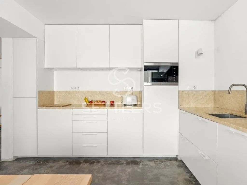 Cuisine - Refurbished Centenary Building with Apartments in Parede