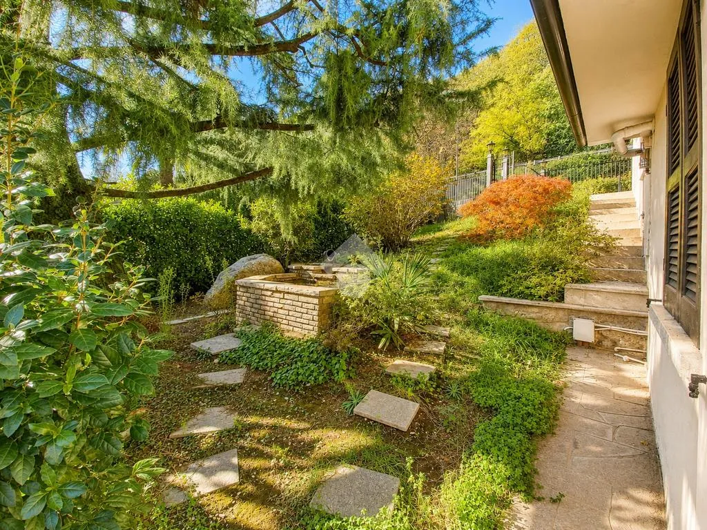 Giardino - Panoramic Villa with Garden in Ponte Lambro