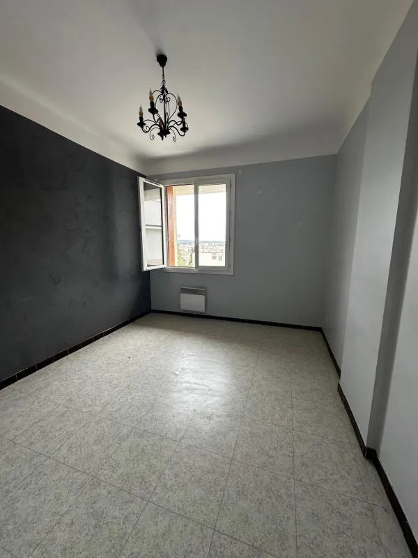 Pièces - Appartement T4 avec Balcon à Istres