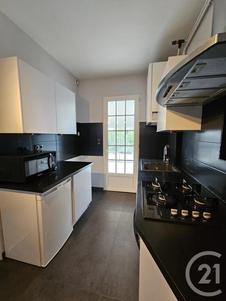 Köök - Charming Townhouse with Garden in Châteauroux