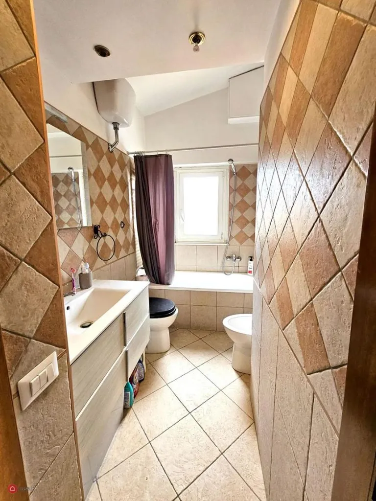 Salles de bain - Rustic Attico with Terrazzo in Ciampino