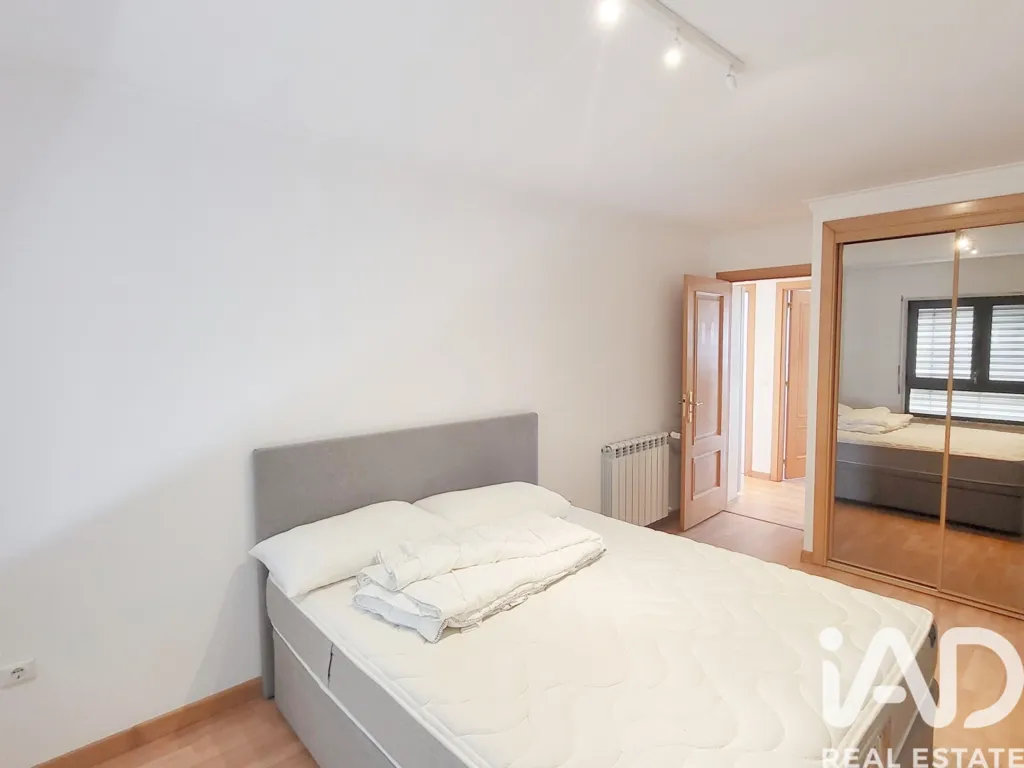 Bedrooms - T3 Apartment with Spacious Terrace in Alfragide