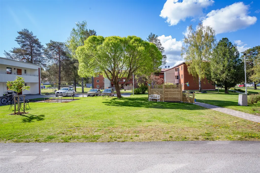 Garden - Central 2nd Floor Flat with Balcony in Sundsvall