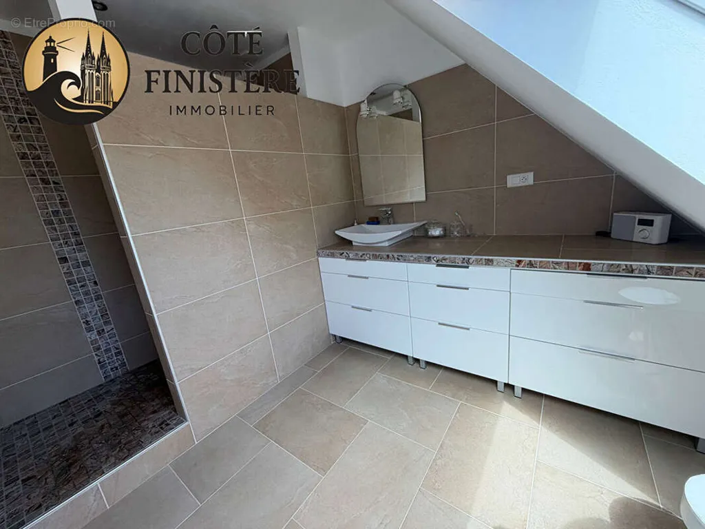 Salles de bain - Maison de Plain-Pied avec Jardin à LOCTUDY