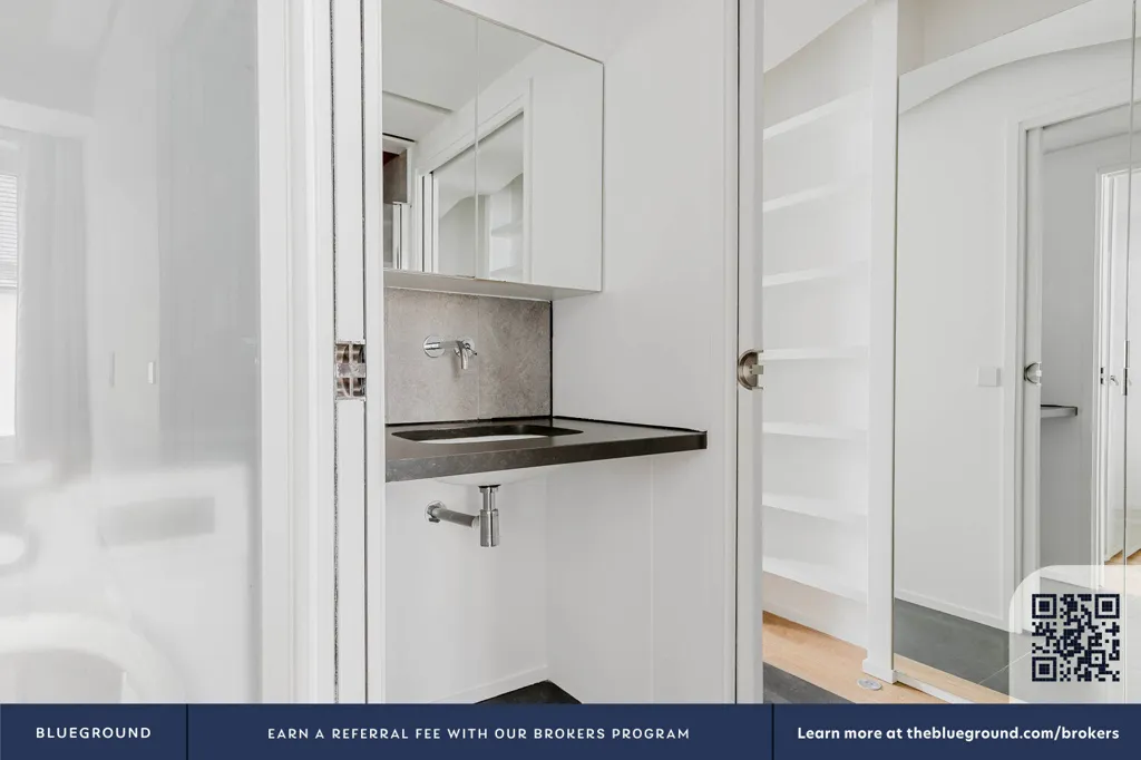 Salles de bain - Appartement Meublé avec Cuisine Équipée à Saint-Thomas-d'Aquin