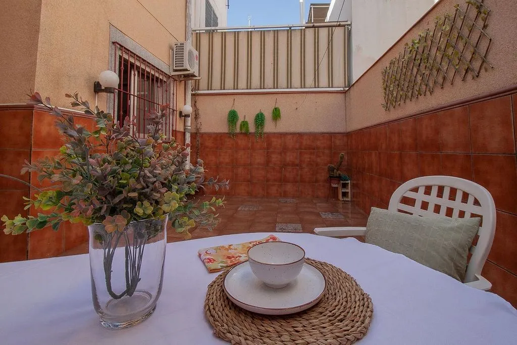 Garden - Chalet with Air Conditioning in La Rinconada