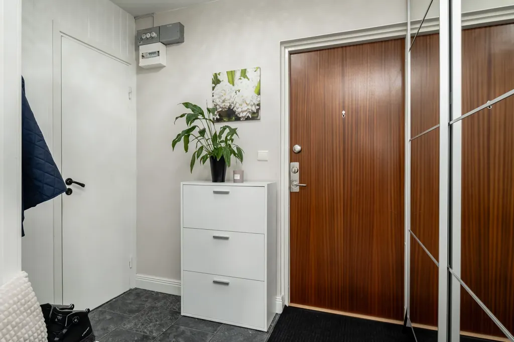 Entrée - Renovated Two-Bedroom Flat with Balcony in Gävleborg