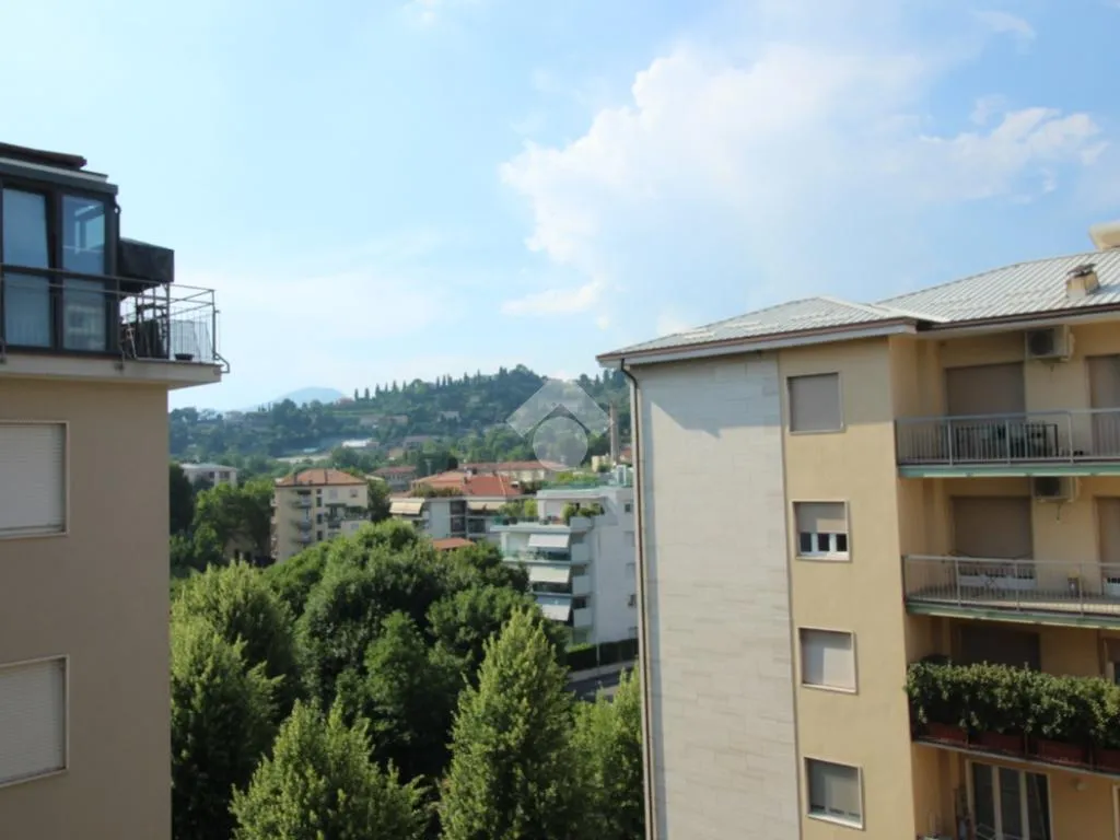 Balcon - Modernised 2-Bedroom in Central Bergamo