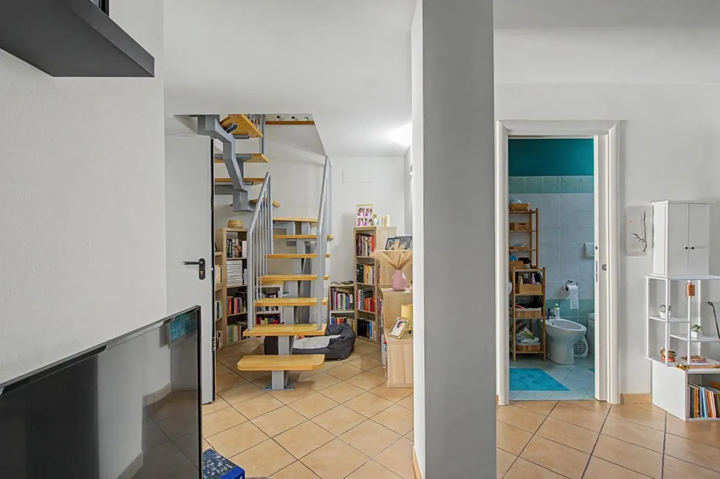 Soggiorno - Three-bedroom Apartment with Terrace in Parma