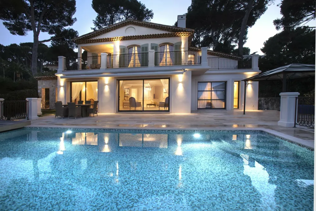 Bassein - Neo-Provencal Villa with Sea View in Cap d'Antibes