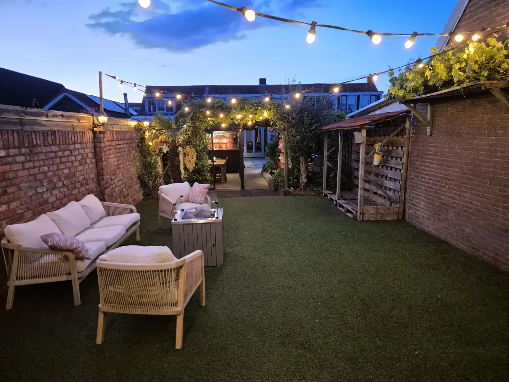 Aed - Spacious Semi-detached House with Deep Garden in Halsteren